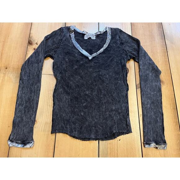 Jack Steven Tops - Jack Steven Women's Grey/Black top blouse. V-neck. Rhinestones. raw hem. XL USA!
